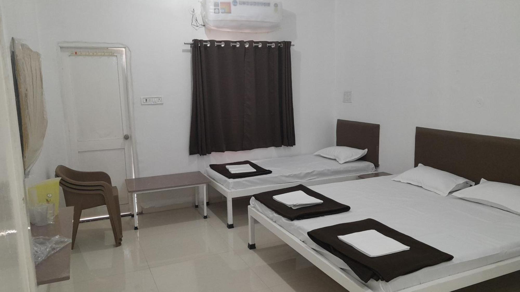 Hotel Gulati Suites Washim Extérieur photo